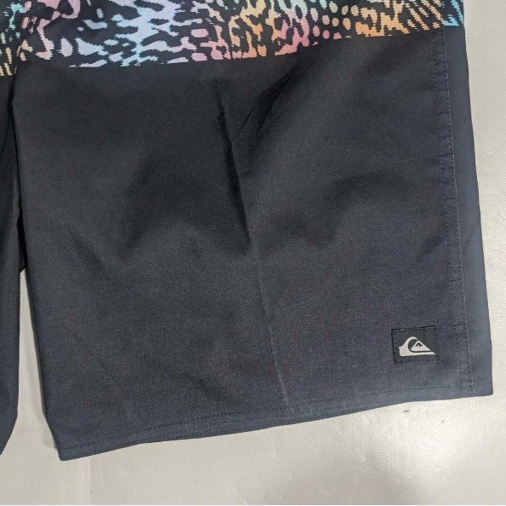 NEW SIZE 38 Men's Quiksilver Boardshorts Division 20" Length Polyester Black - Picture 2 of 10